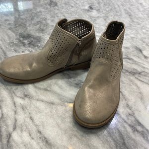 Cat & Jack booties bronze, Girls Sz 4